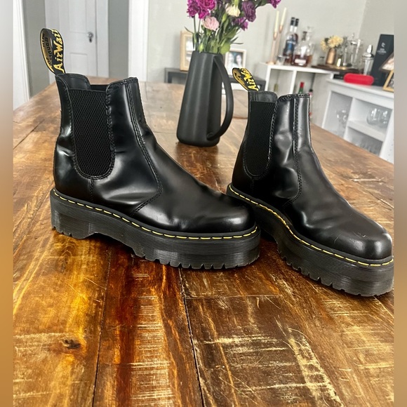 Dr. Marten Platform 2976 Smooth Leather Chelsea Boots - Picture 4 of 6